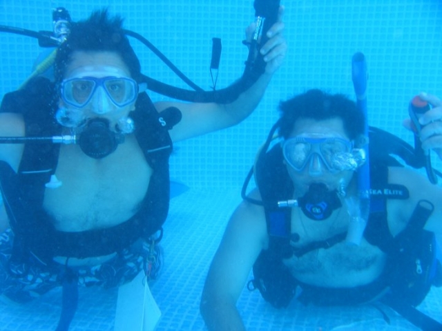  plongeurs en piscine 